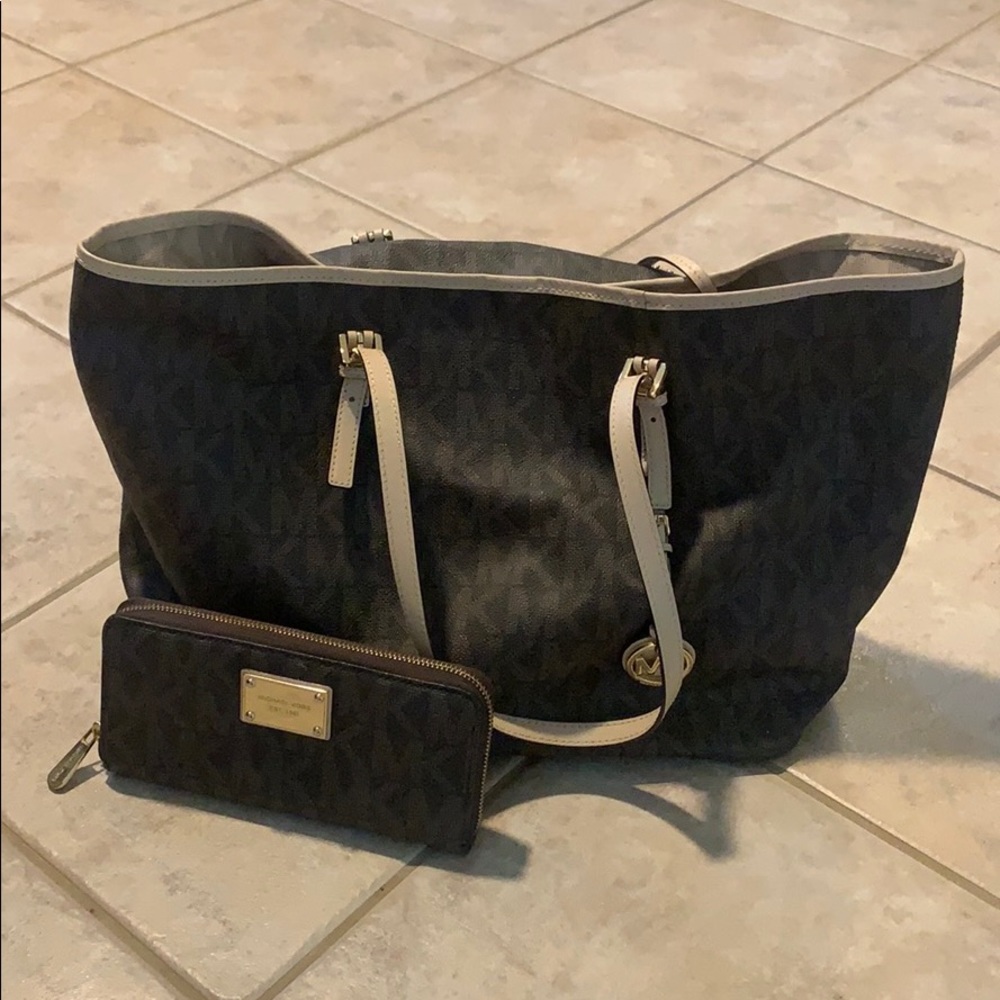 Michael Kors tote bag and wallet